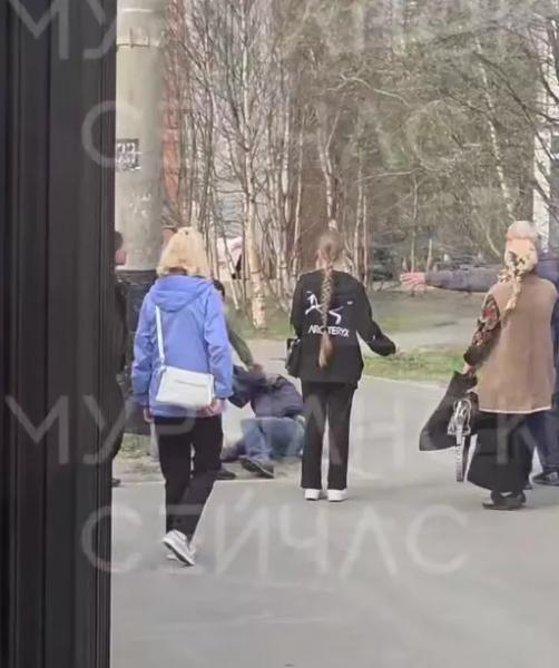 Пьяный дебош в мурманском троллейбусе: пассажирка едва избежала расправы