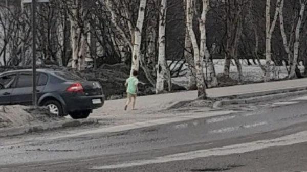 Раздетый 10-летний ребенок босиком убежал от пьяного отца в Североморске Раздетый 10-летний ребенок босиком убежал от пьяного отца в Североморске