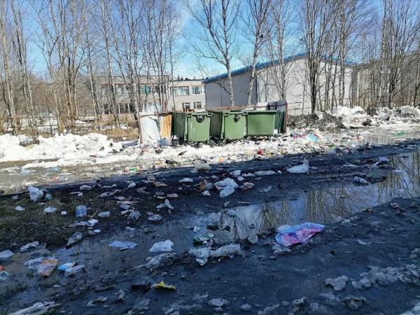 Мурманская область тонет в гигантских лужах и помойках после снежной зимы
