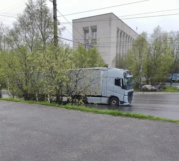 В полиции не подтверждают информацию о ненадлежащей реакции на подозрительную фуру в Мурманске