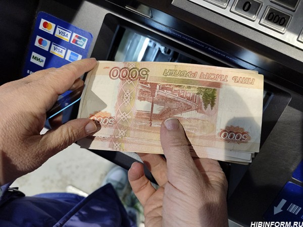 Студентка из Апатитов сдала в ломбард украшения родителей по приказу мошенников