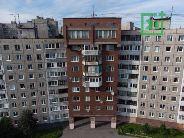 Советский дом необычный формы в Мурманске
