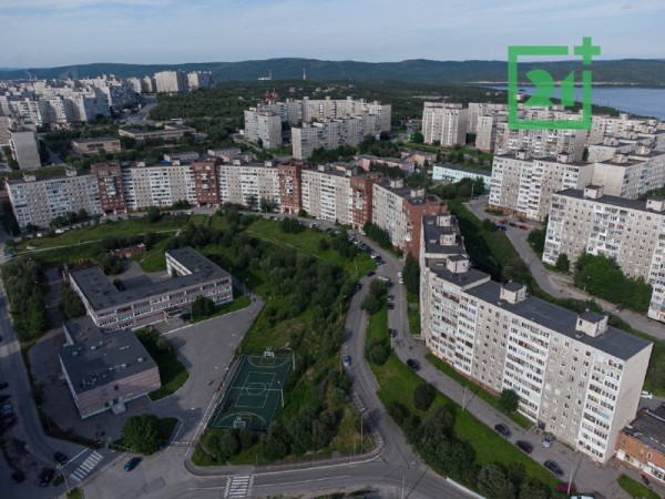Советский дом необычный формы в Мурманске