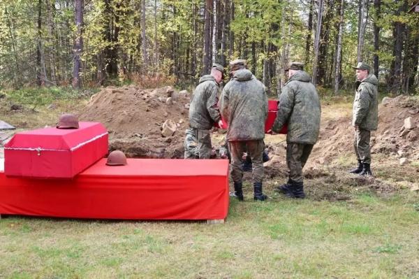 В Алакуртти Мурманской области открыли мемориал погибшим участникам СВО В Алакуртти Мурманской области открыли мемориал погибшим участникам СВО