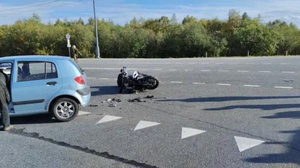 В аварии с мотоциклом в Мурманской области пострадали два человека