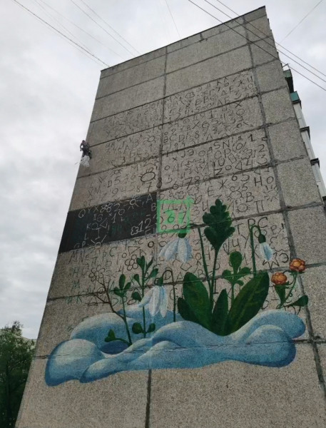 Потрясающая лиса стала украшением улицы в Мурманске