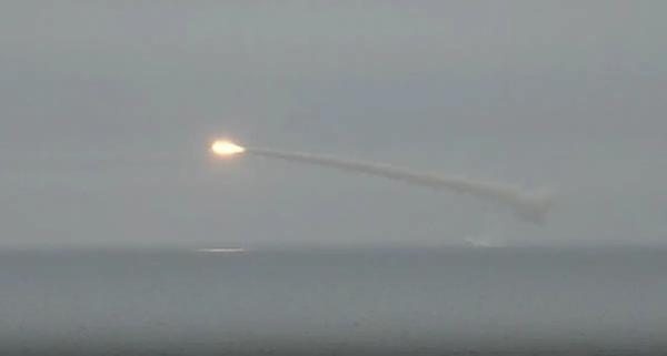 Атомная подводная лодка &laquo;Архангельск&raquo; успешно поразил крылатой ракетой надводную цель в Баренцевом море