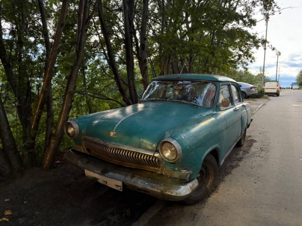 Легендарный советский автомобиль привлек внимание мурманчан Легендарный советский автомобиль привлек внимание мурманчан